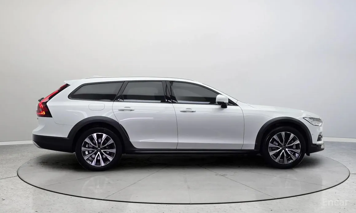 Фото 4 - Volvo V90