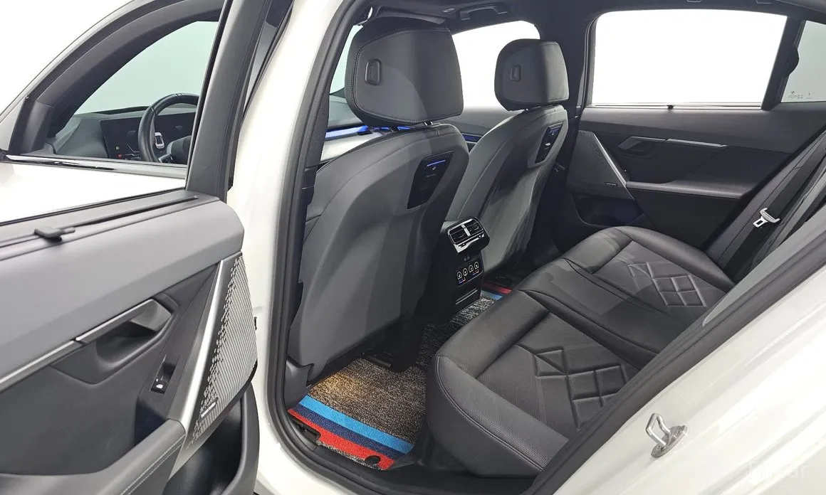 Фото 12 - BMW i5