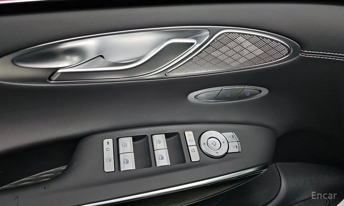 Фото 12 - Genesis GV70