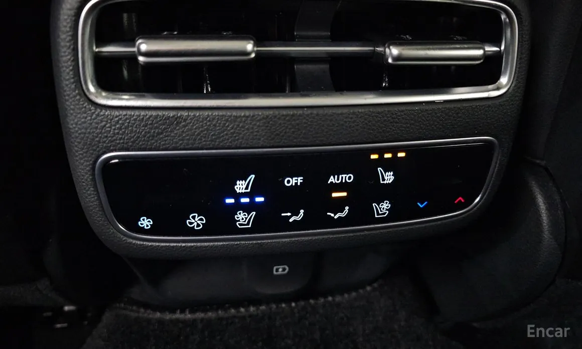 Фото 19 - Genesis GV70