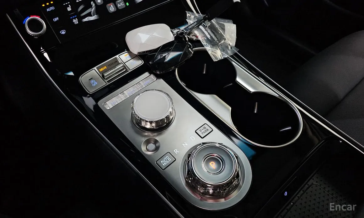 Фото 9 - Genesis GV70