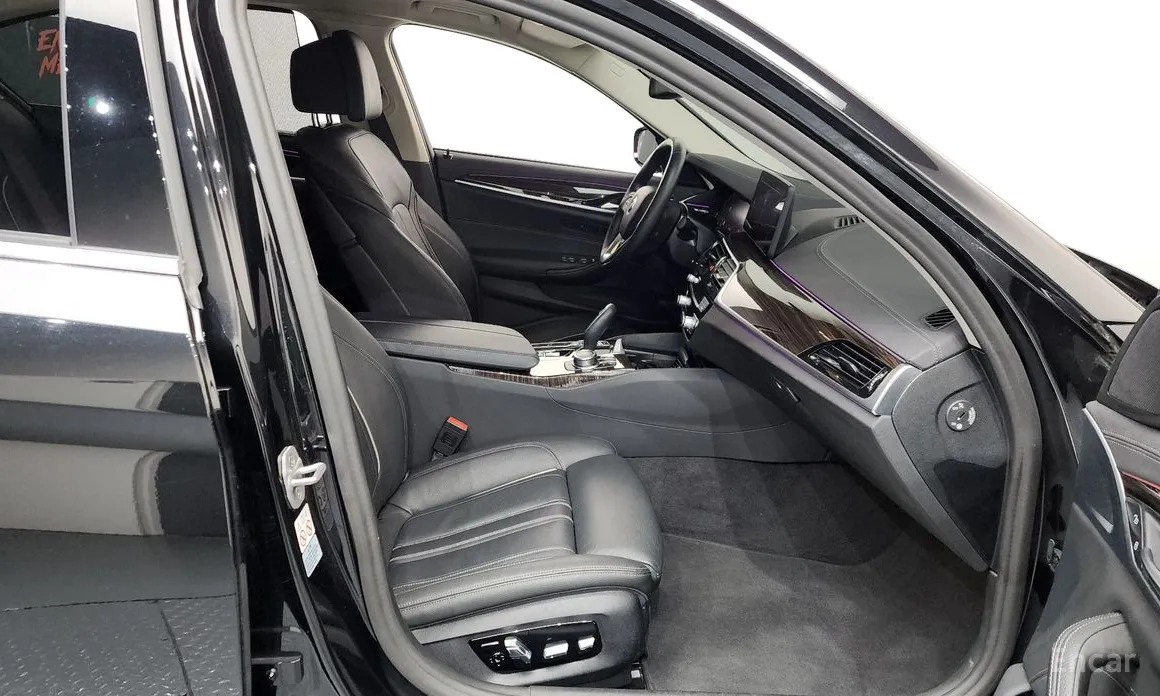 BMW 5 Series 2017 520i Luxury
