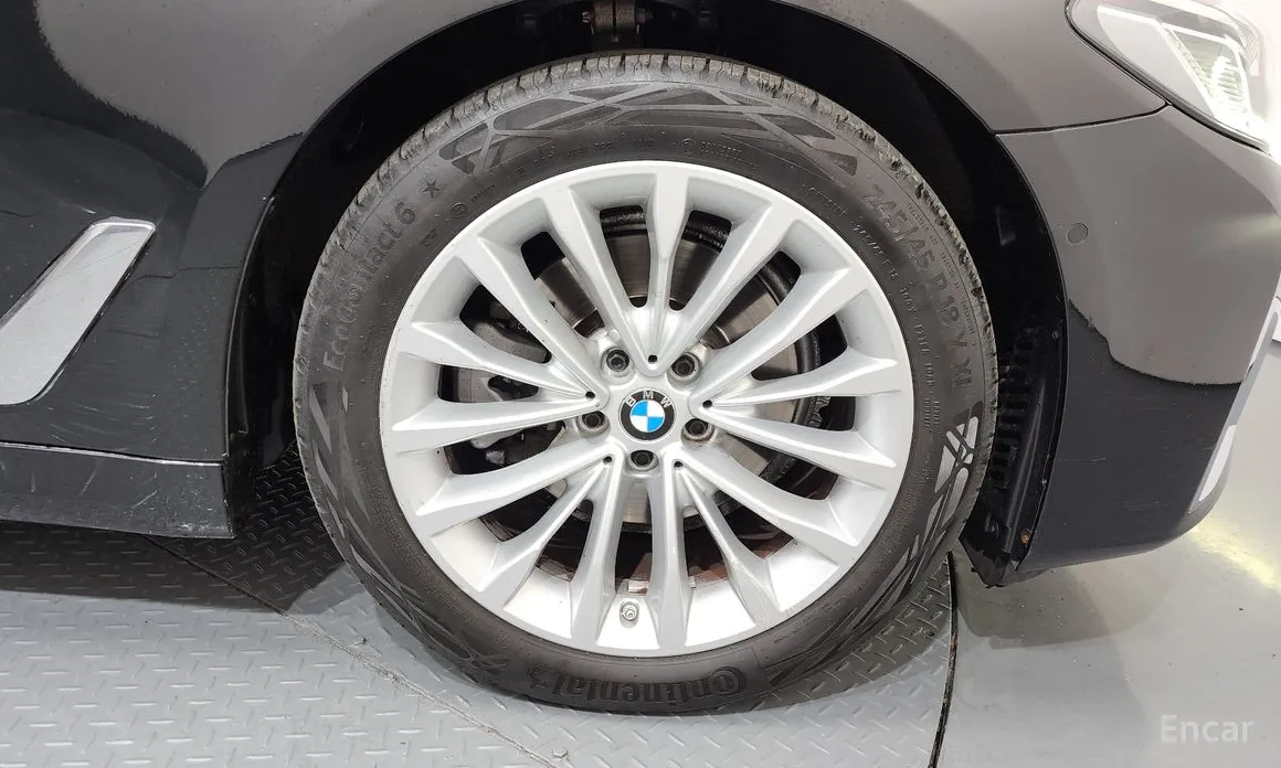 BMW 5 Series 2017 520i Luxury