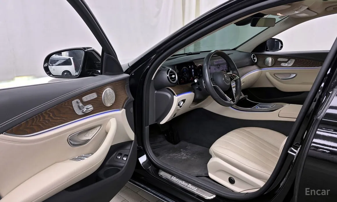 Фото 10 - Mercedes-Benz E-Class