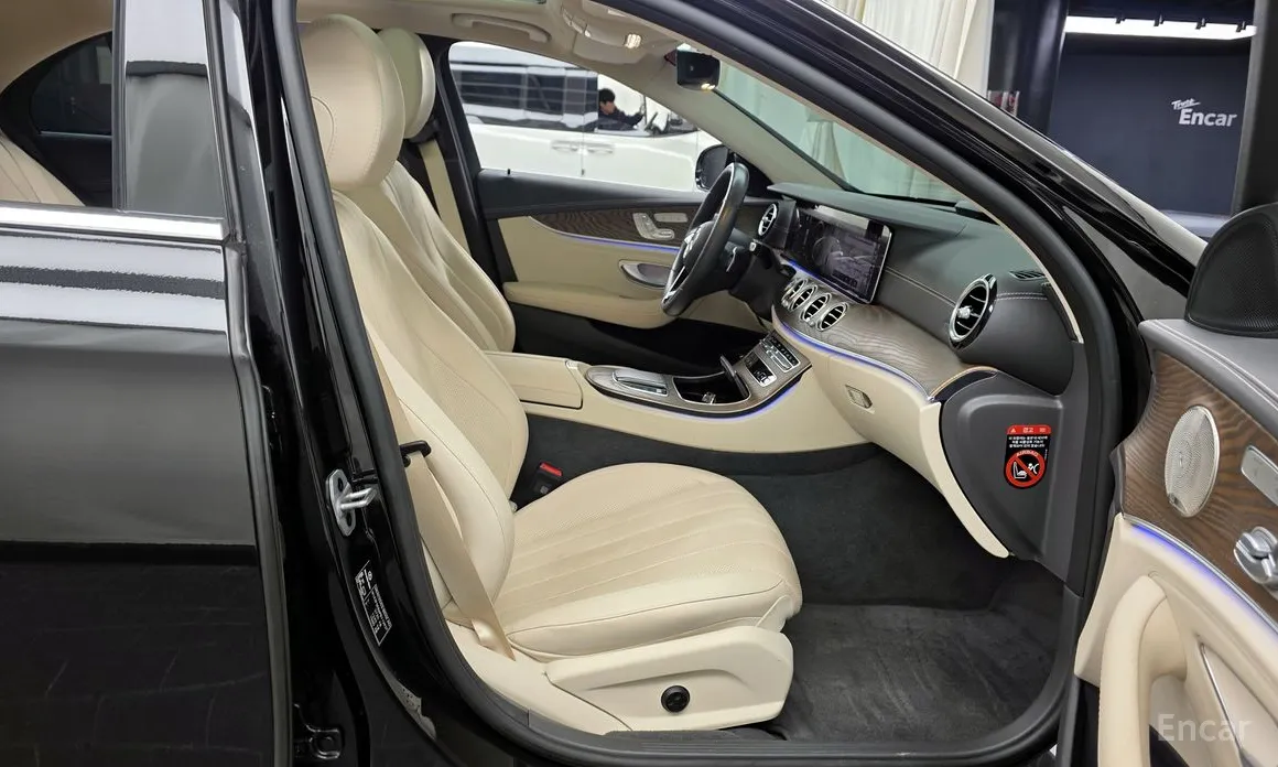 Фото 11 - Mercedes-Benz E-Class