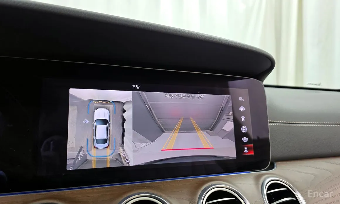 Фото 15 - Mercedes-Benz E-Class