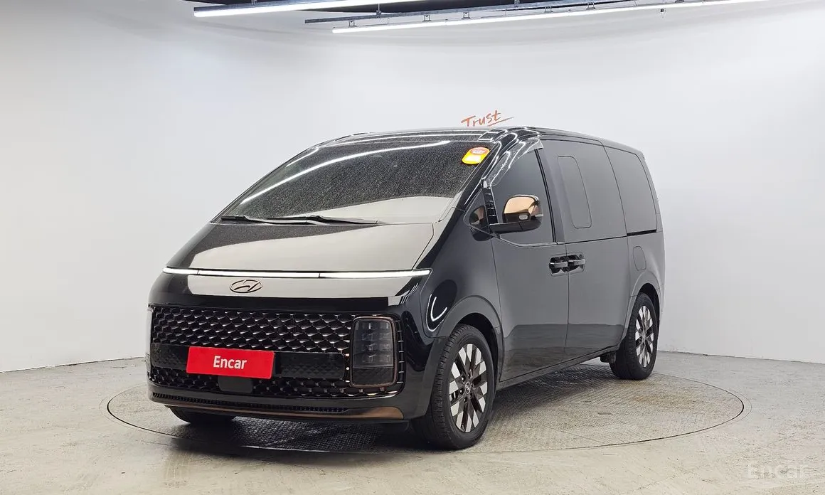 Фото 1 - Hyundai Staria