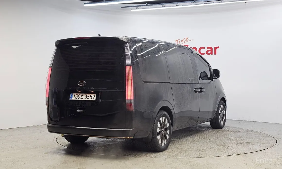 Фото 2 - Hyundai Staria