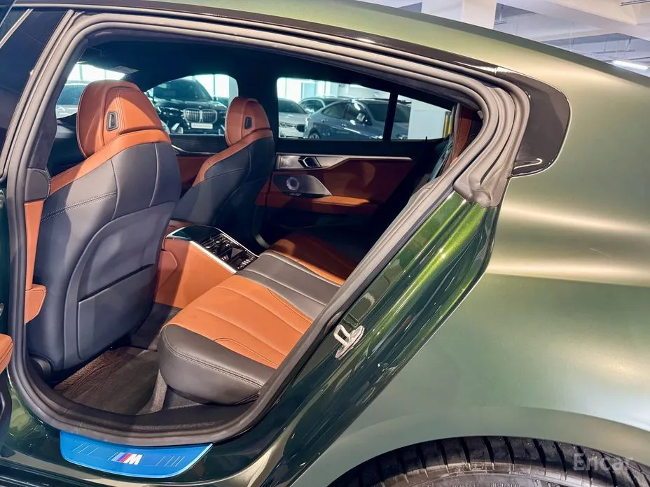 Photo 11 - BMW 8 Series