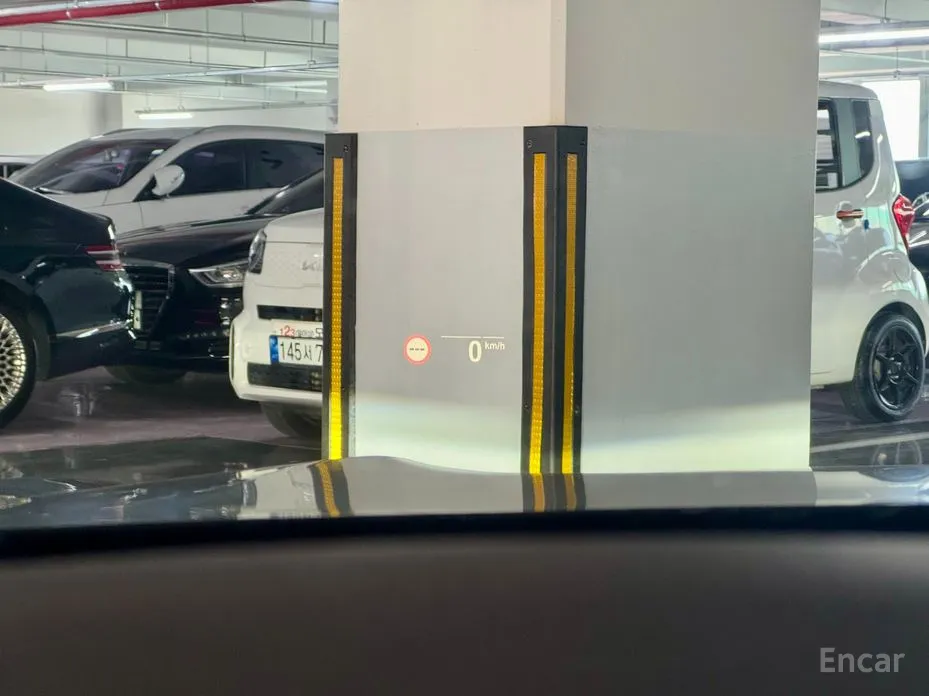 Photo 15 - BMW 8 Series