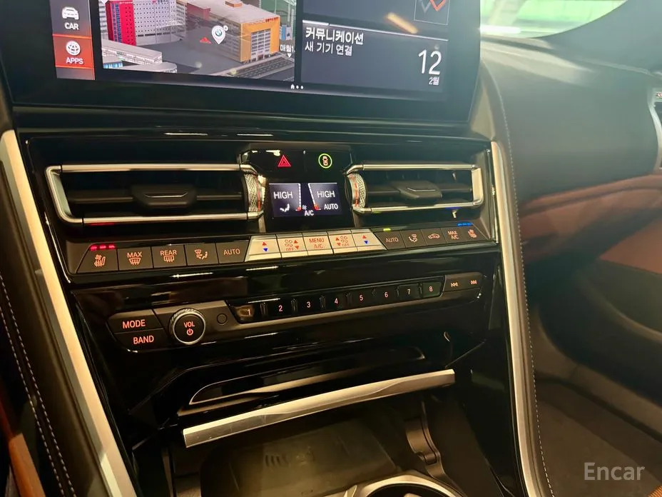 Photo 16 - BMW 8 Series