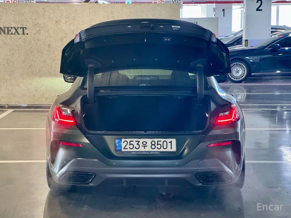 Photo 20 - BMW 8 Series