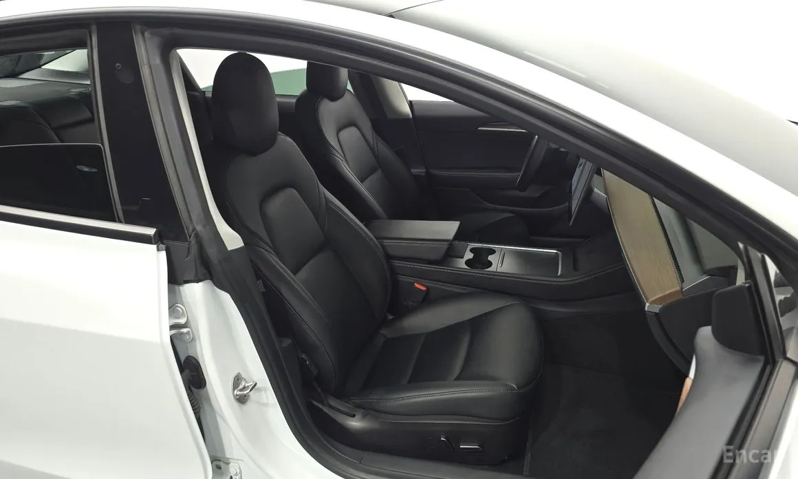 Фото 10 - Tesla Model 3