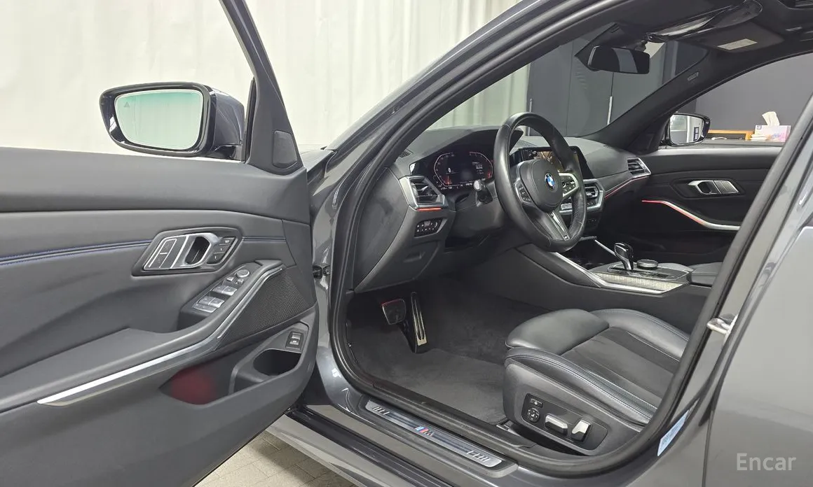 Photo 10 - BMW 3 Series