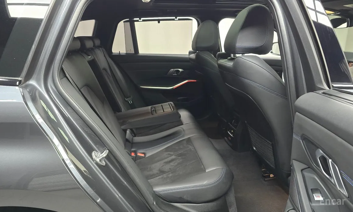 Photo 12 - BMW 3 Series