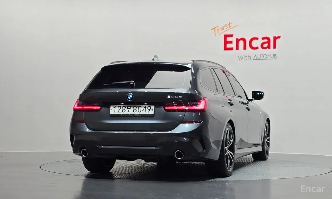 Photo 4 - BMW 3 Series