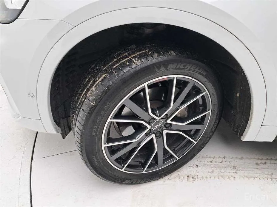 Фото 20 - Audi Q5