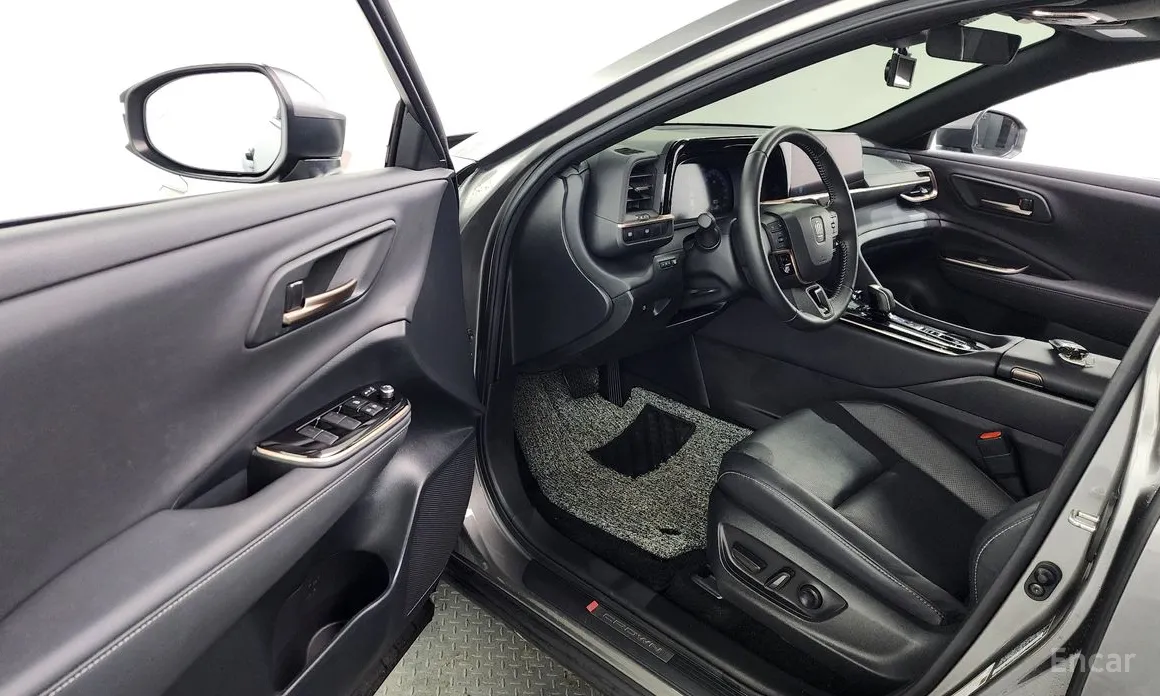 Фото 10 - Toyota Crown