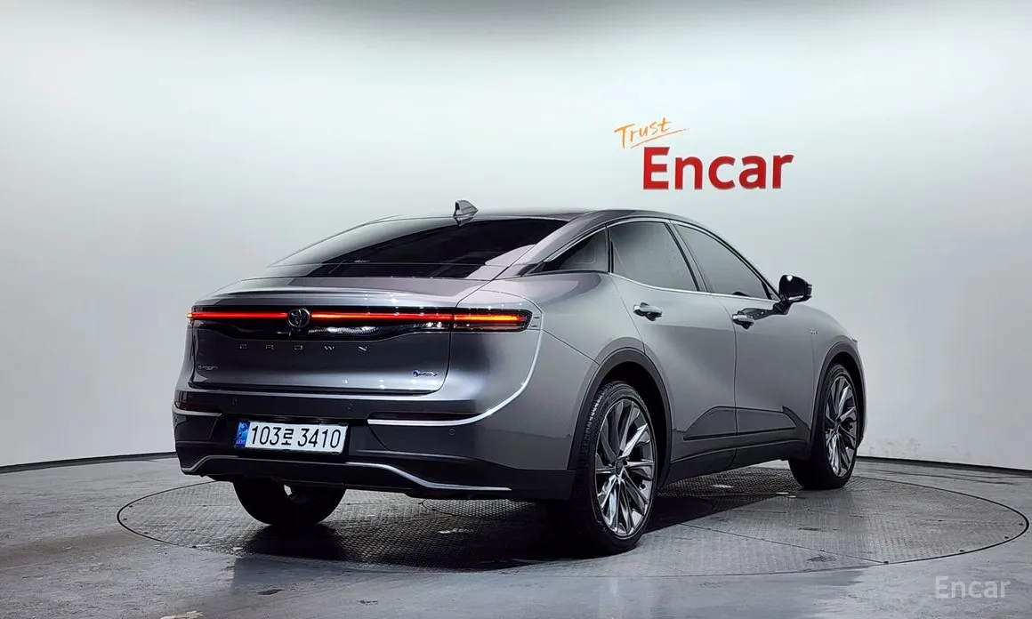 Фото 2 - Toyota Crown