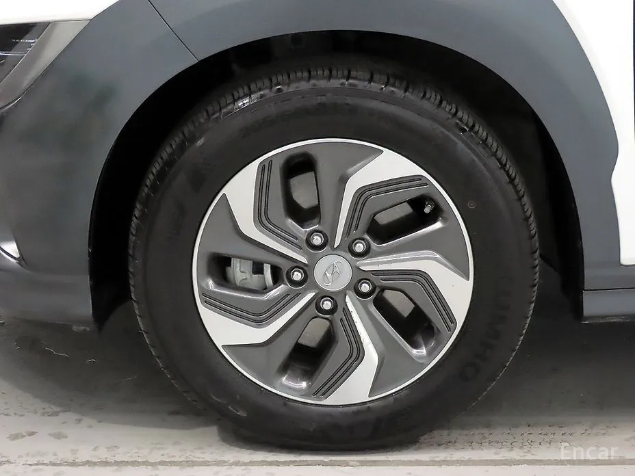 Фото 18 - Hyundai Kona