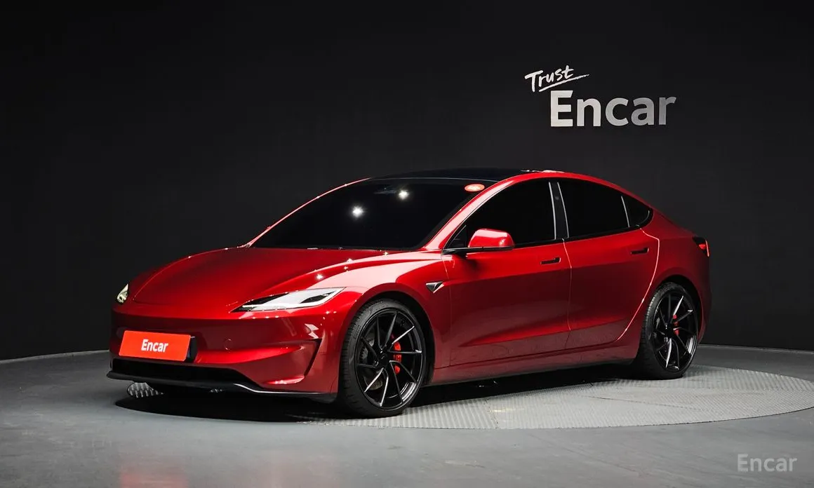 Фото 1 - Tesla Model 3