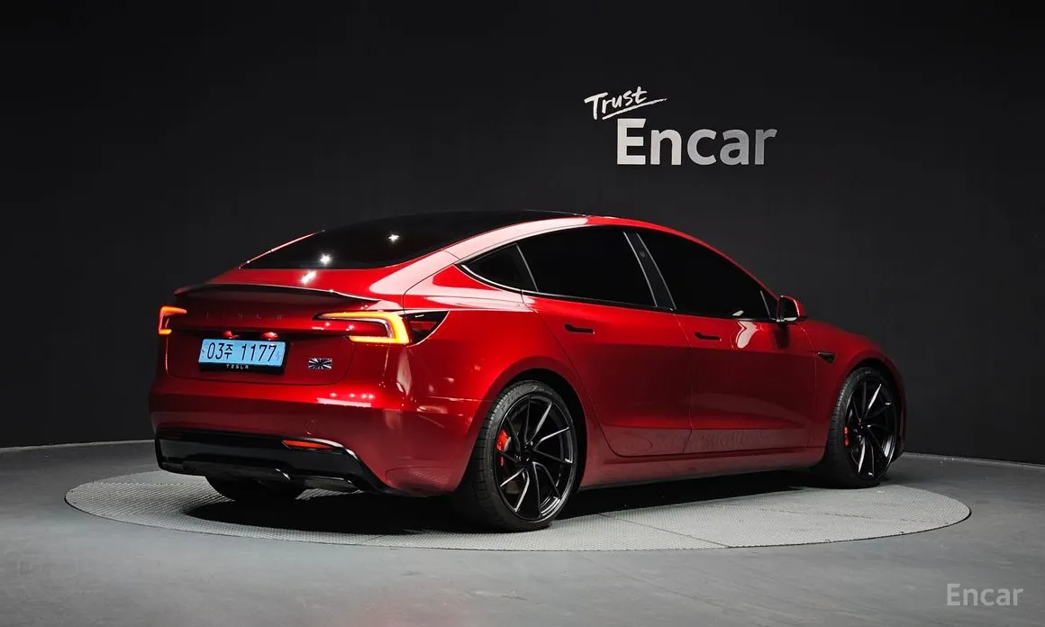 Фото 2 - Tesla Model 3