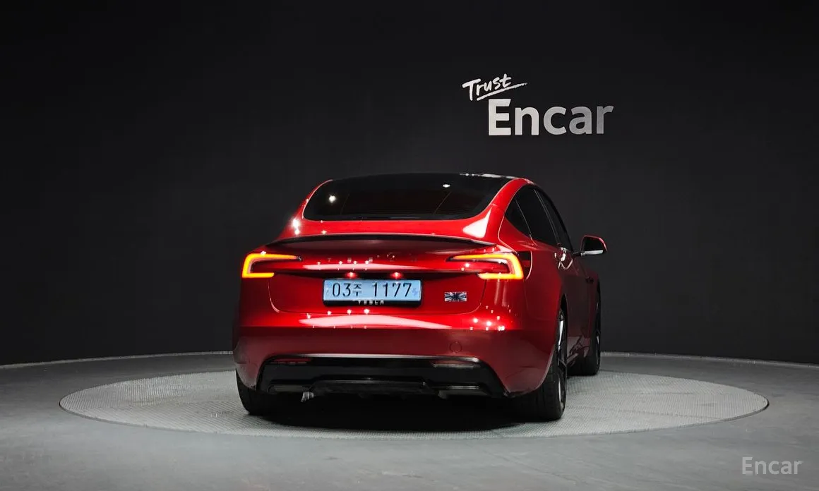 Фото 4 - Tesla Model 3