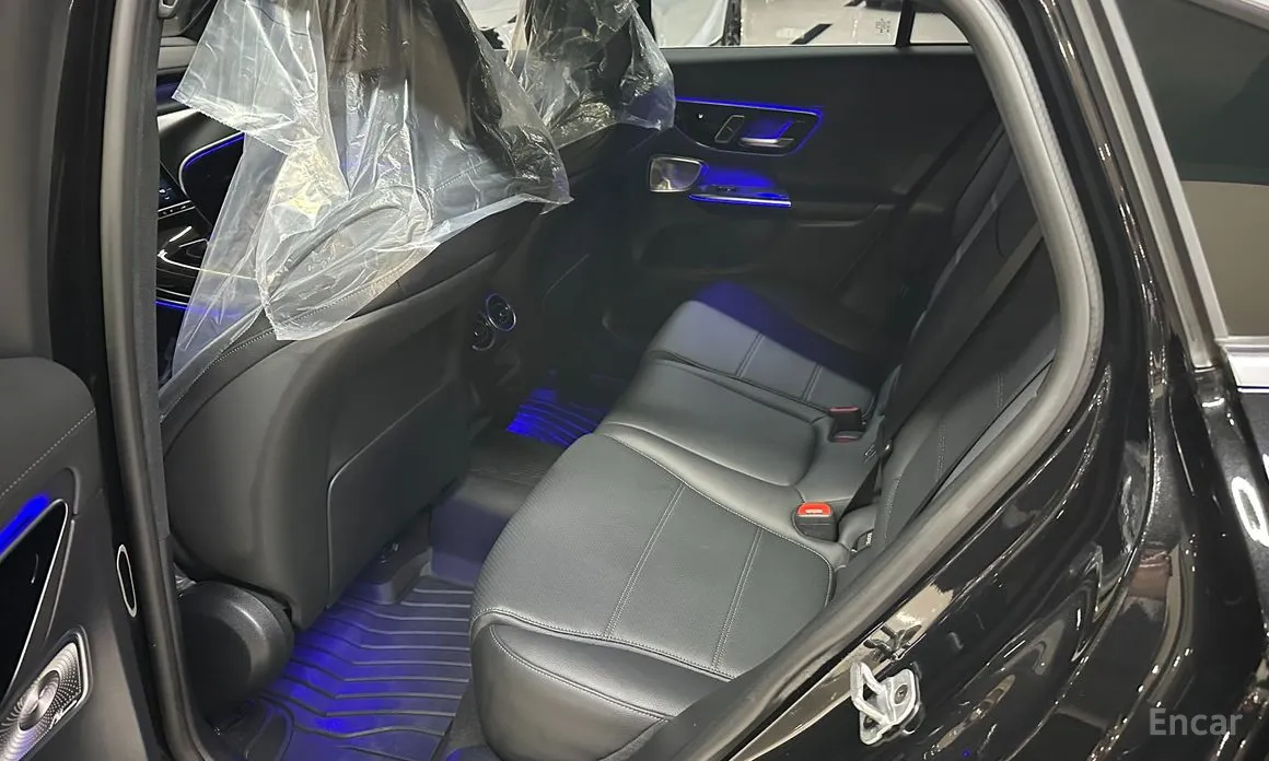 Mercedes-Benz GLC-Class 2023 GLC300 4MATIC Avnatgarde Coupe