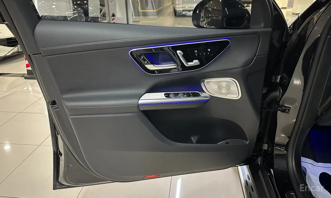 Mercedes-Benz GLC-Class 2023 GLC300 4MATIC Avnatgarde Coupe