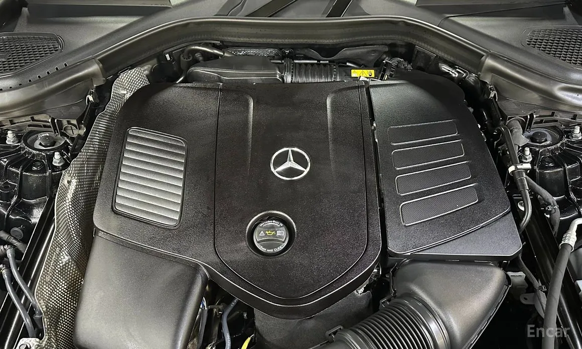 Mercedes-Benz GLC-Class 2023 GLC300 4MATIC Avnatgarde Coupe