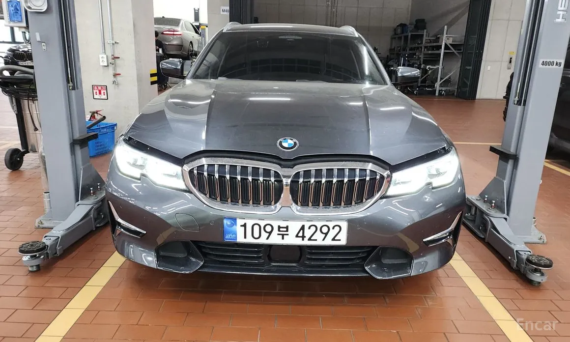 Photo 1 - BMW 3 Series