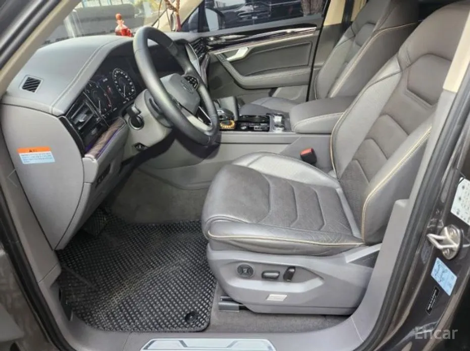 Фото 3 - Volkswagen Touareg