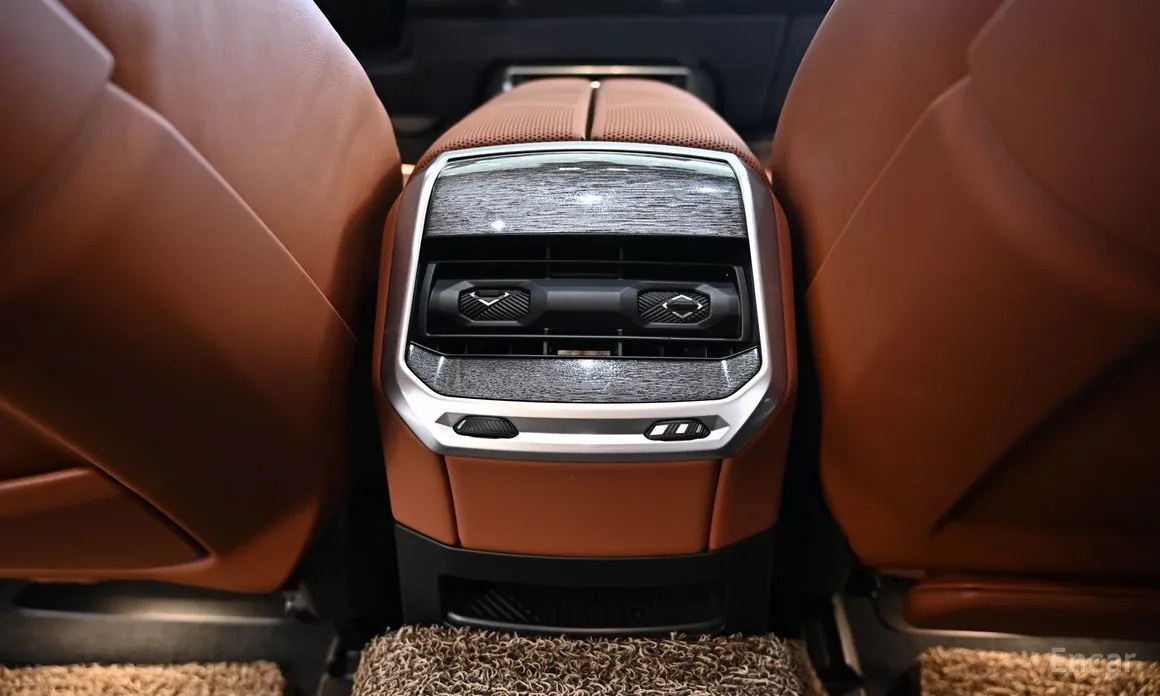 Фото 17 - BMW 7 Series