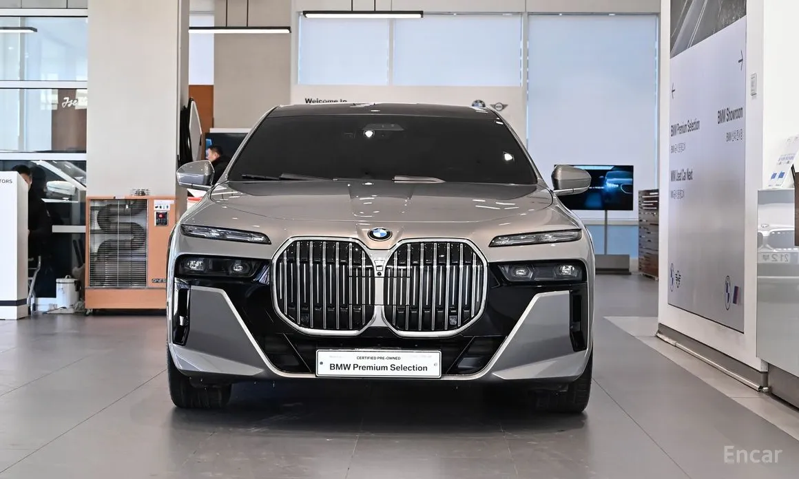 Фото 2 - BMW 7 Series