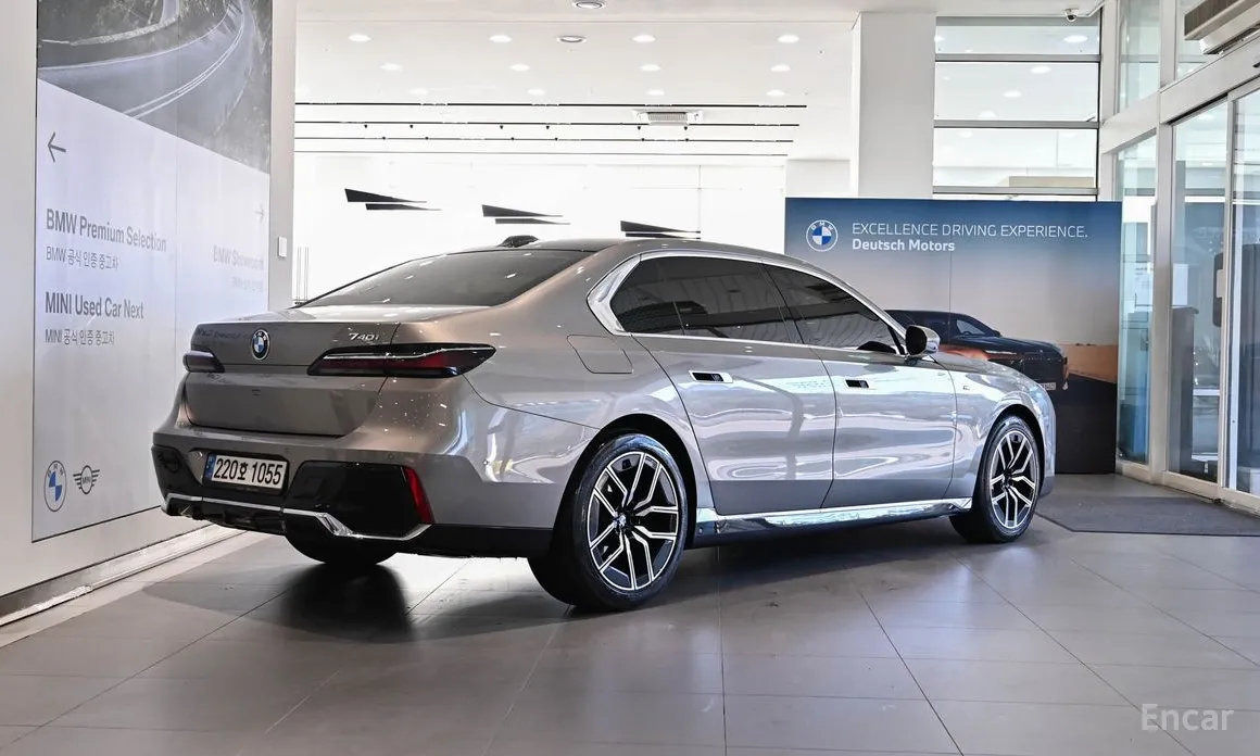 Фото 4 - BMW 7 Series