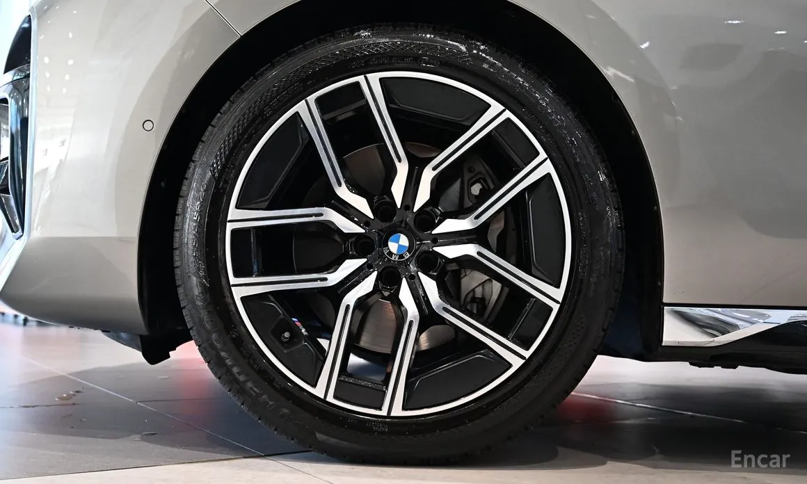 Фото 5 - BMW 7 Series