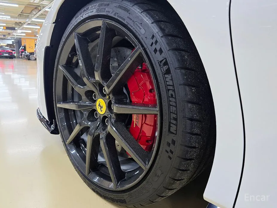 Фото 15 - Ferrari SF90