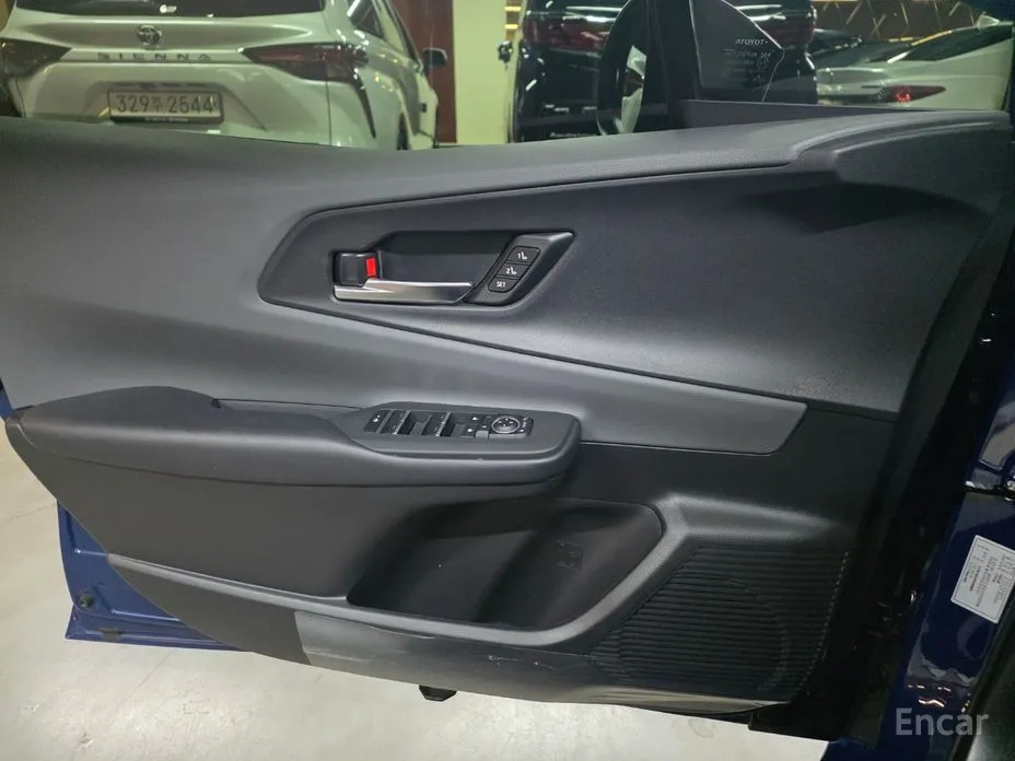 Фото 13 - Toyota Prius