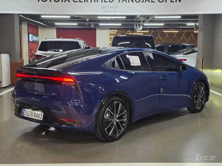 Фото 2 - Toyota Prius