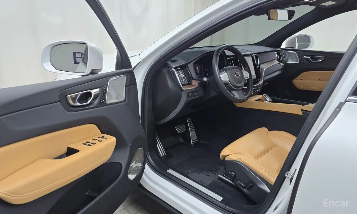 Фото 10 - Volvo XC60