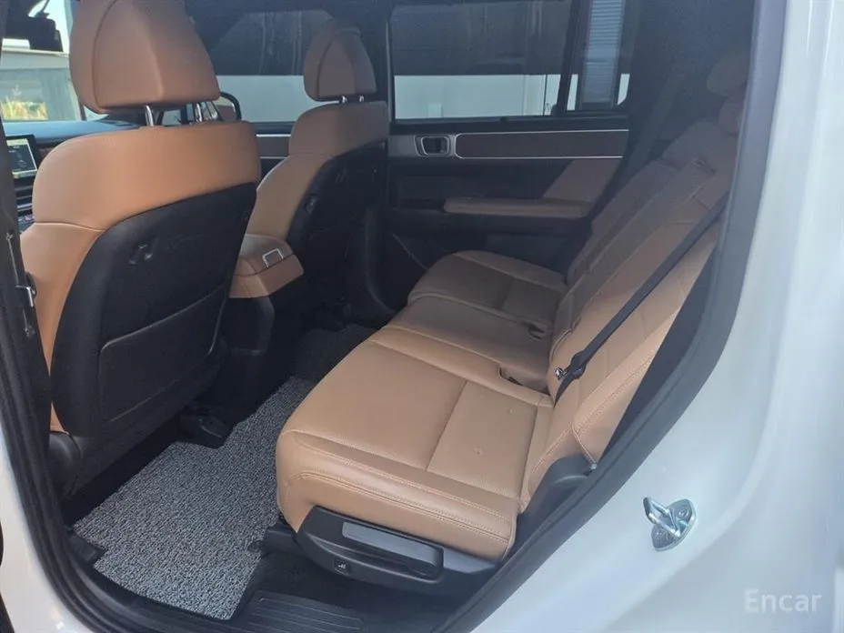 Фото 10 - Hyundai Santa Fe