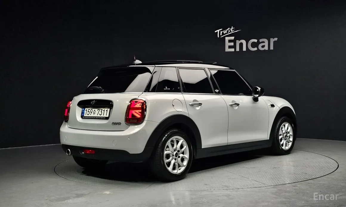 Фото 2 - Mini Cooper