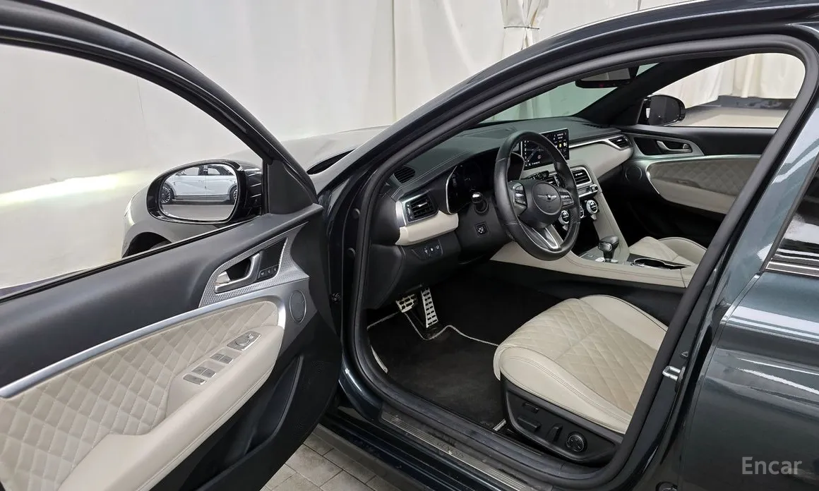 Фото 10 - Genesis G70