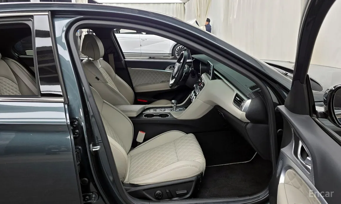 Фото 11 - Genesis G70