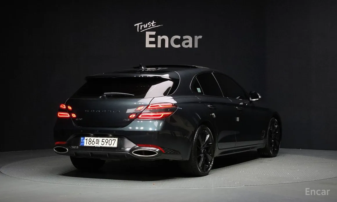 Фото 2 - Genesis G70