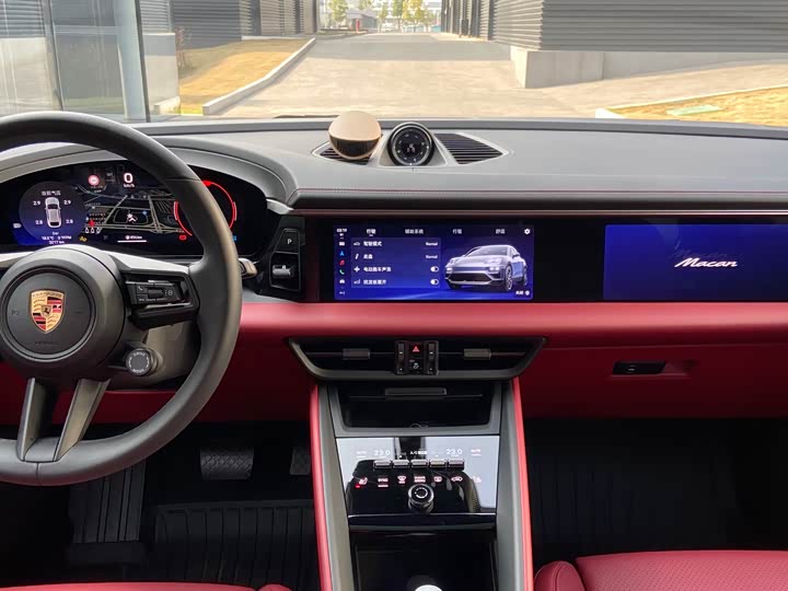 Фото 3 - Porsche Macan EV