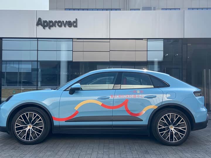 Фото 6 - Porsche Macan EV