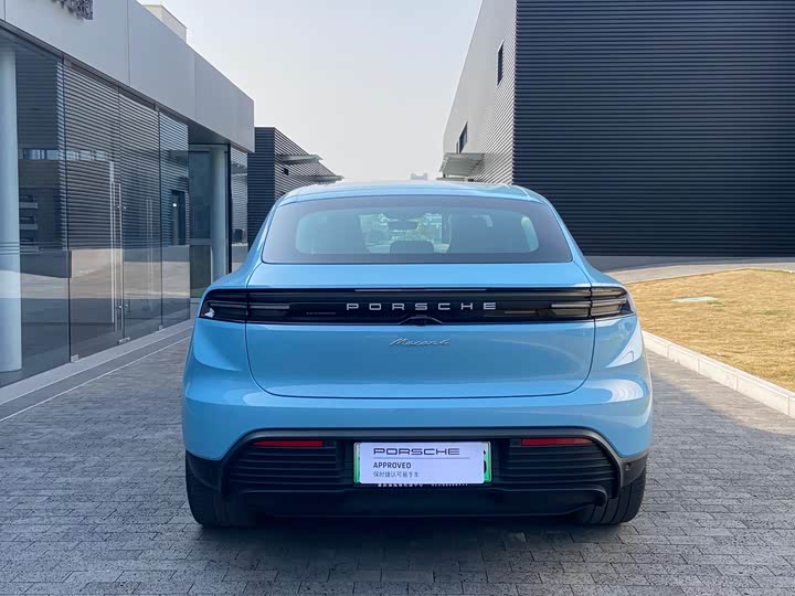 Фото 9 - Porsche Macan EV