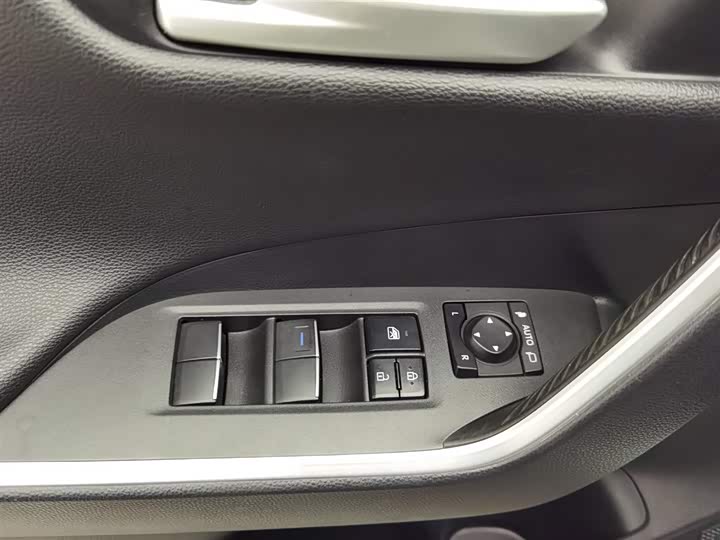 Фото 9 - Toyota Wildlander