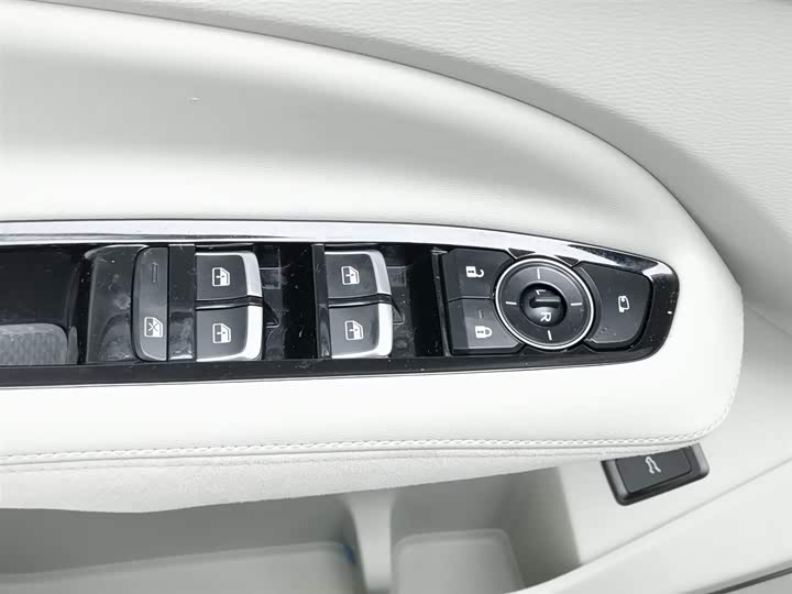 Фото 9 - Ford Equator